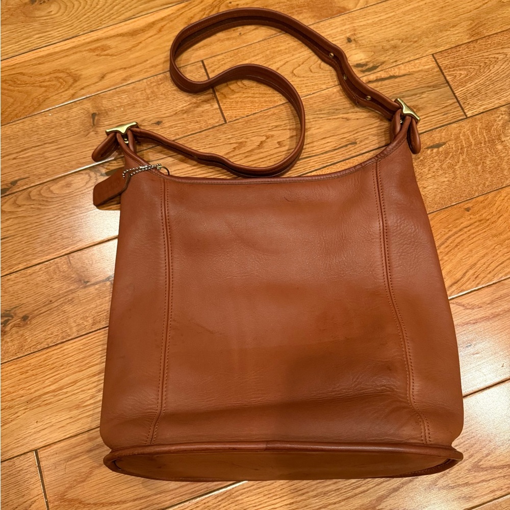 Vintage Coach 9060 Slim Duffle Sac in British Tan